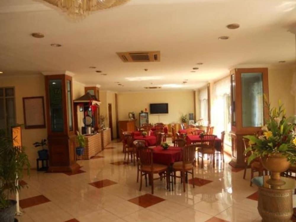 Hotel Ogh Doni Yogyakarta Bagian luar foto