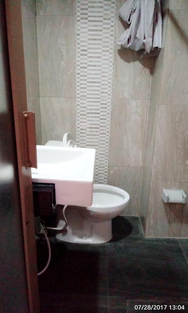Hotel Ogh Doni Yogyakarta Bagian luar foto
